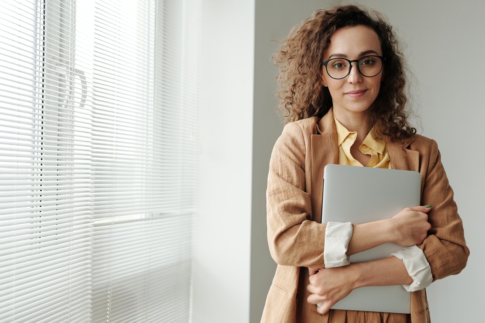 What Is the Difference Between Leadership and Management? 7 Key Takeaways